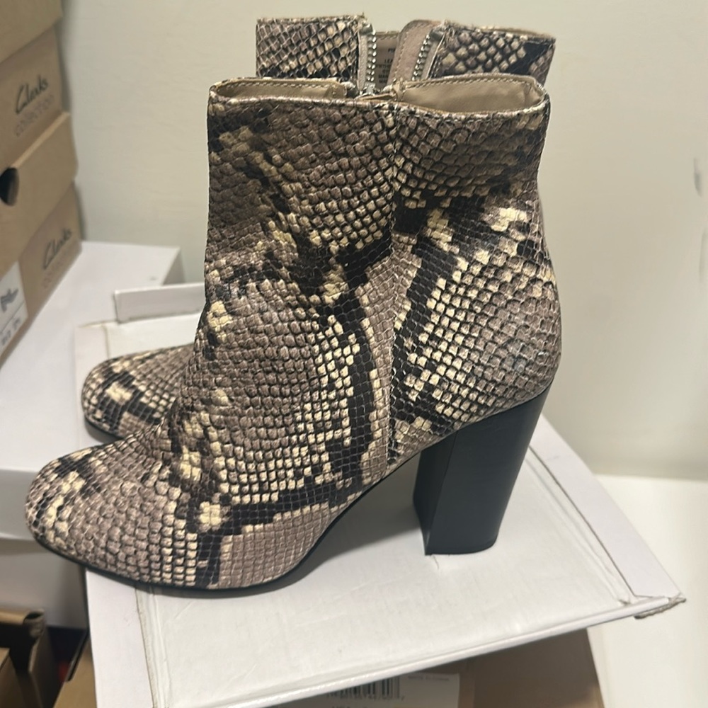 Steve Madden pixie booties size 7